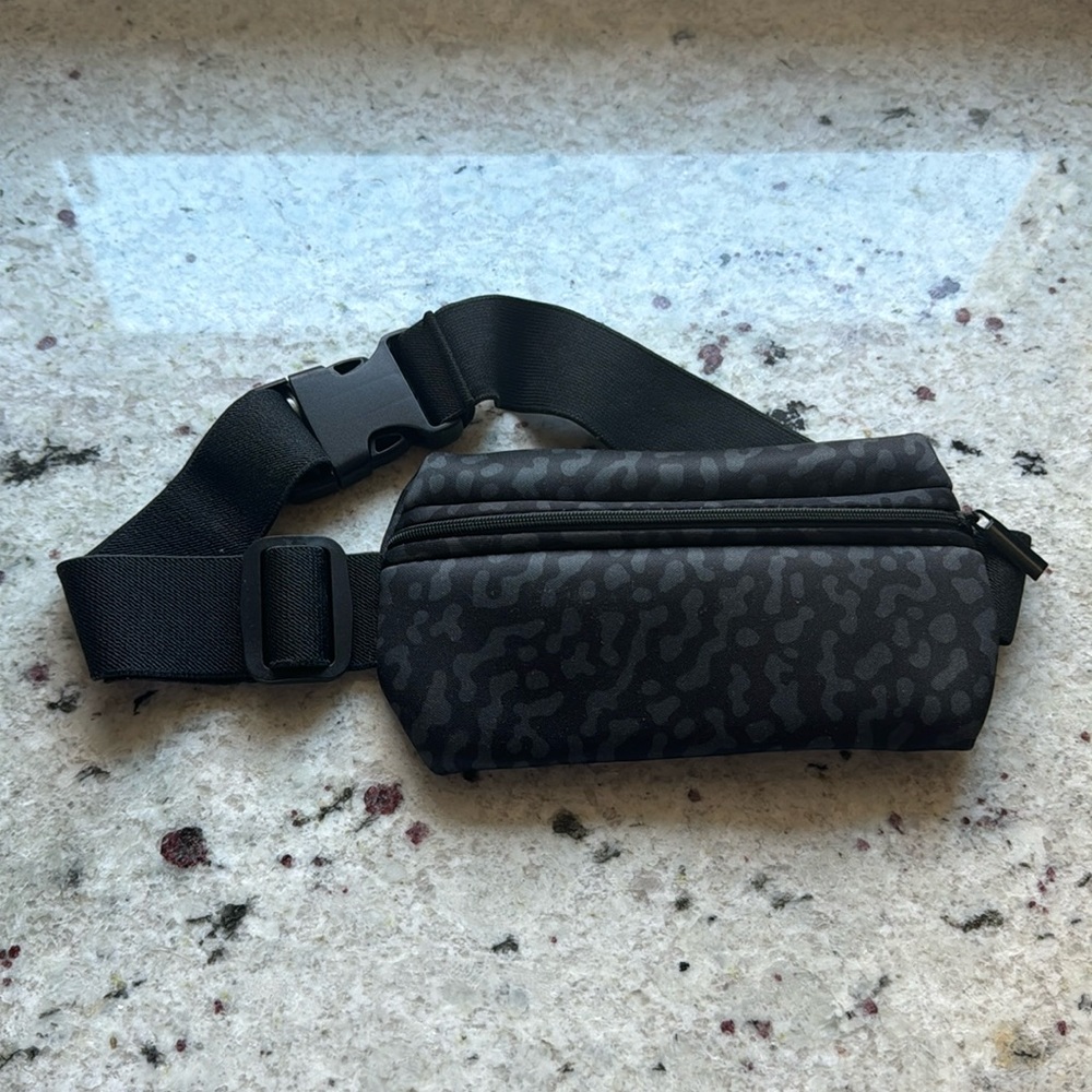NWOT Black leopard belt / crossbody bag